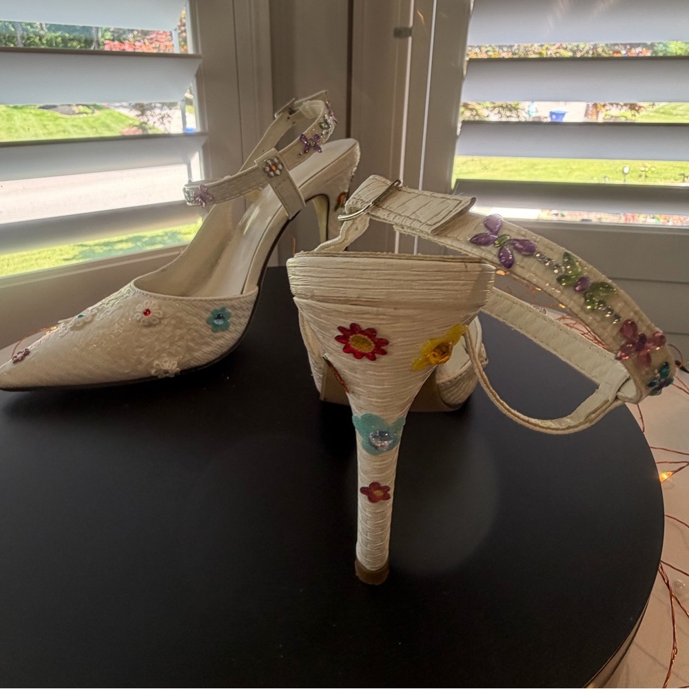 White basket weave texture multi colored Floral Hand Embellished Heels,35/4.5-5